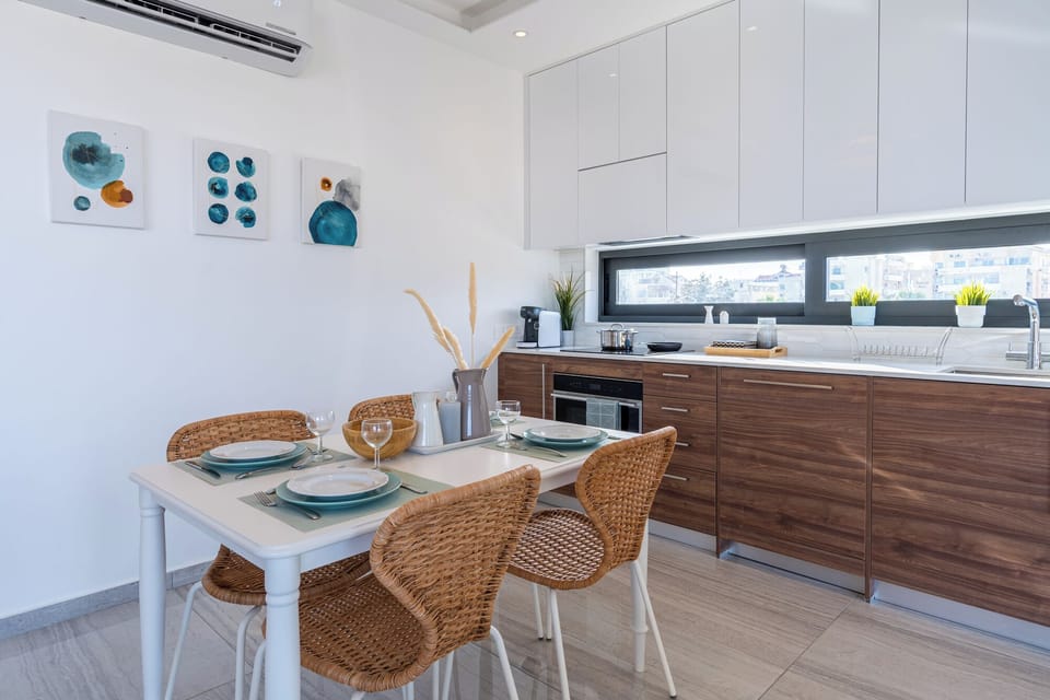 Apartment, 2 Bedrooms, Kitchen, City View | Dining