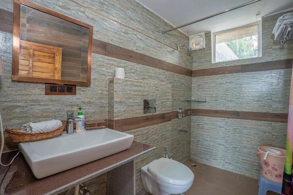 Deluxe Tent, Patio, Garden View | Bathroom