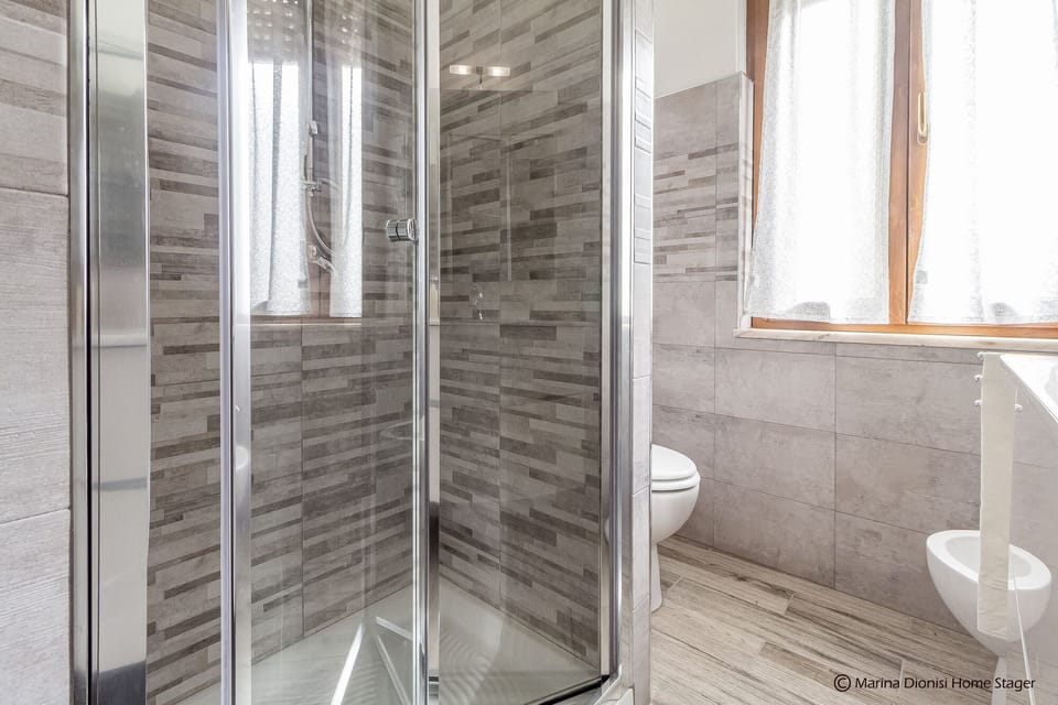 Apartment | Bathroom | Shower, rainfall showerhead, hair dryer, bidet