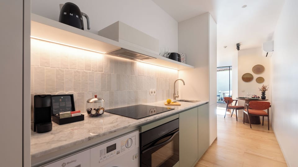 Comfort Apartment | Private kitchen | Fridge, microwave, oven, stovetop