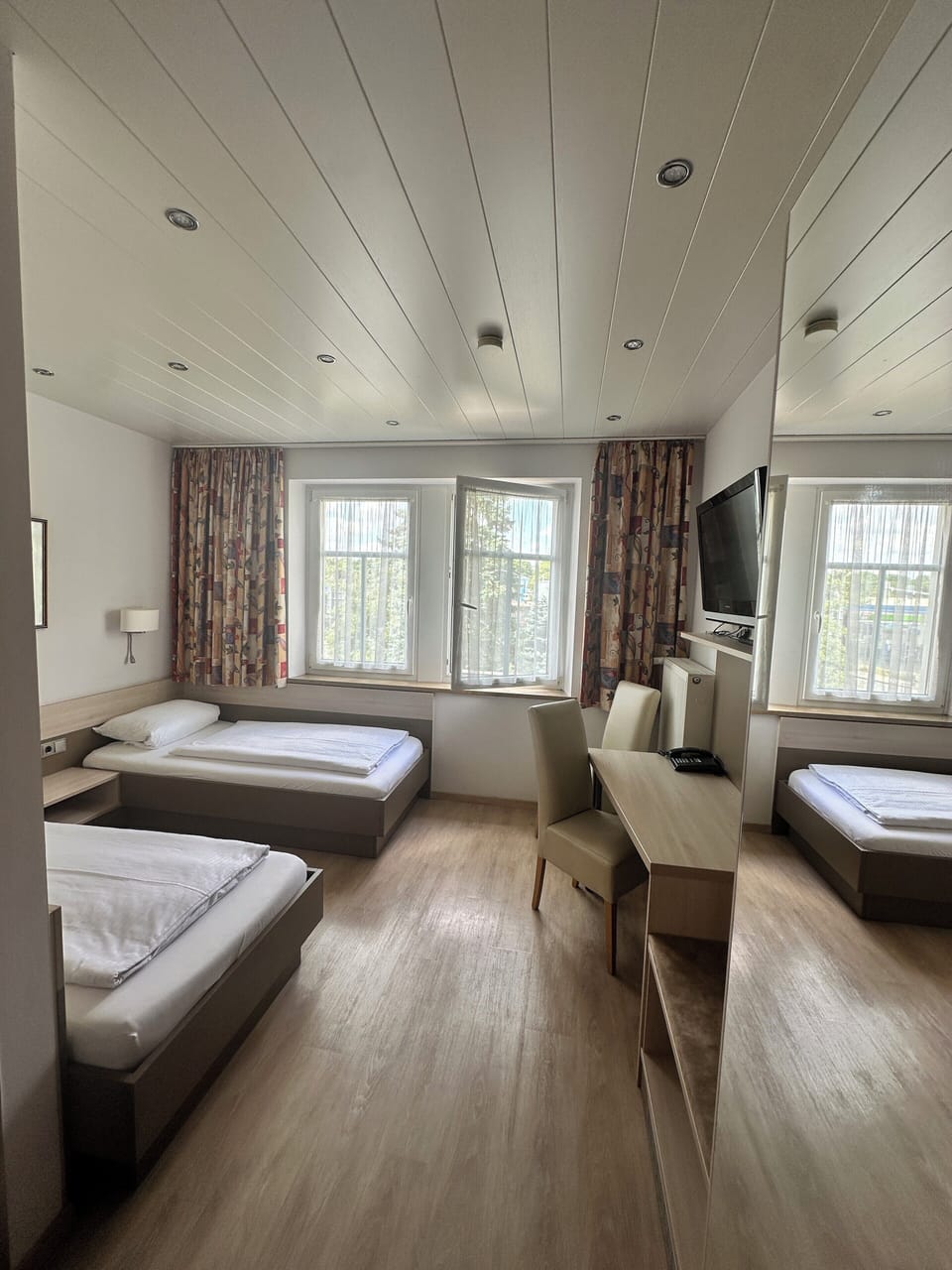 Comfort Double or Twin Room | Living area