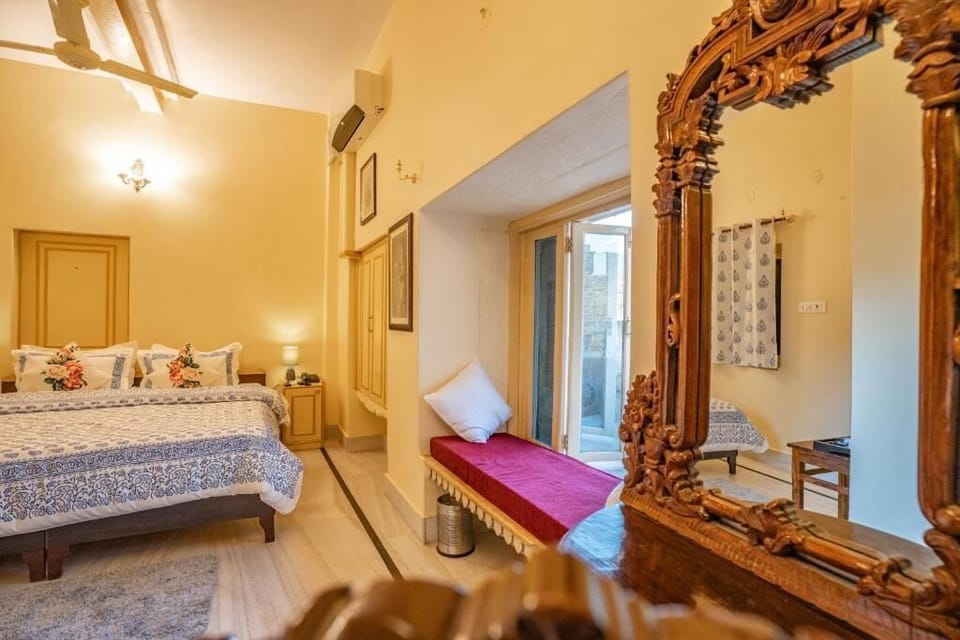 Luxury Double Room, 1 King Bed, Non Smoking | Desk, free WiFi, bed sheets
