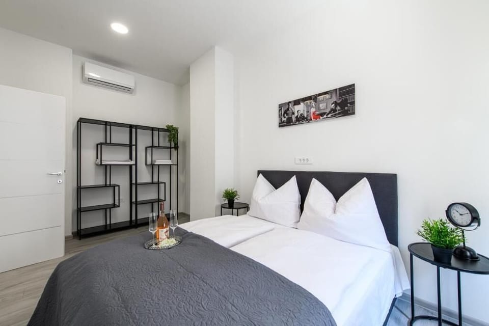 Superior Double Room | In-room safe, soundproofing, WiFi (free)