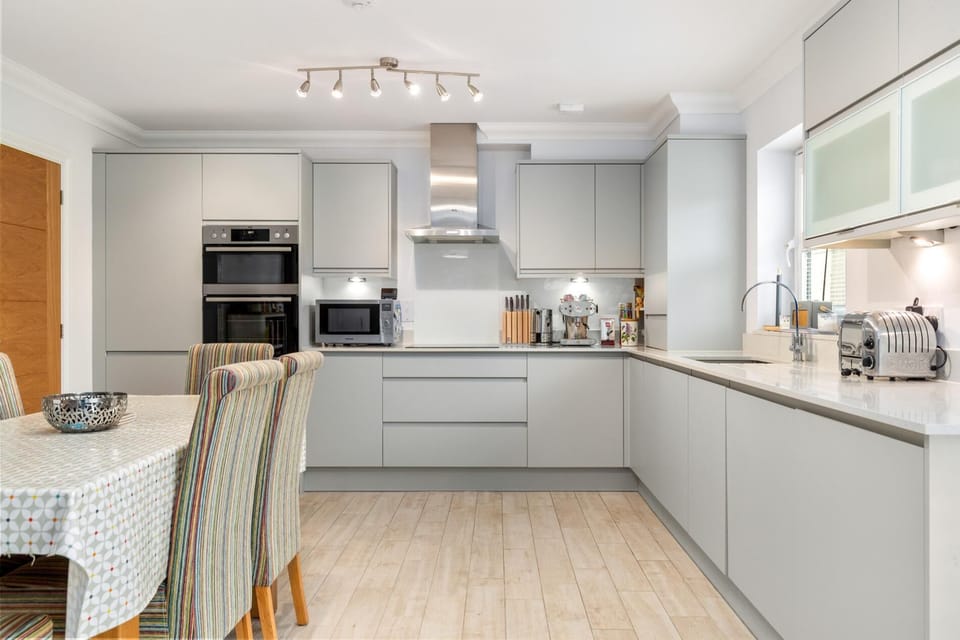 Cottage (3 Bedrooms) | Private kitchen | Microwave, oven, stovetop, dishwasher