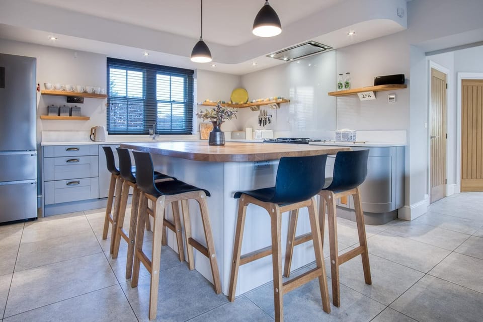 House (4 Bedrooms) | Private kitchen | Microwave, oven, stovetop, electric kettle