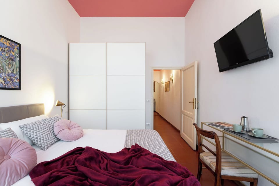 Apartment (1 Bedroom) | 1 bedroom, iron/ironing board, bed sheets