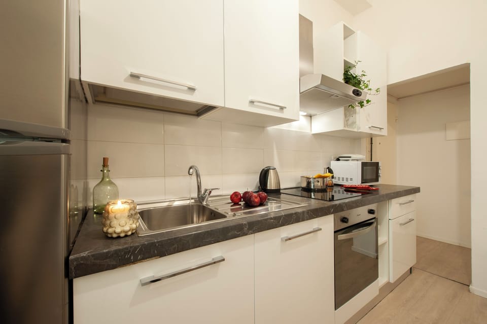 Apartment (3 Bedrooms) | Private kitchenette | Microwave, oven, espresso maker, electric kettle