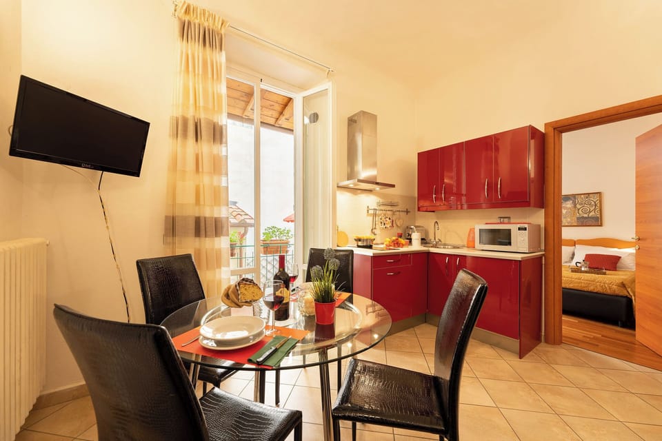 Apartment (1 Bedroom) | Private kitchenette | Microwave, oven, espresso maker