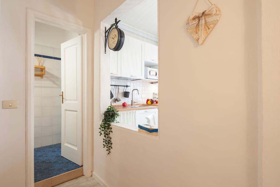 Apartment (1 Bedroom) | Private kitchen | Microwave, espresso maker, electric kettle