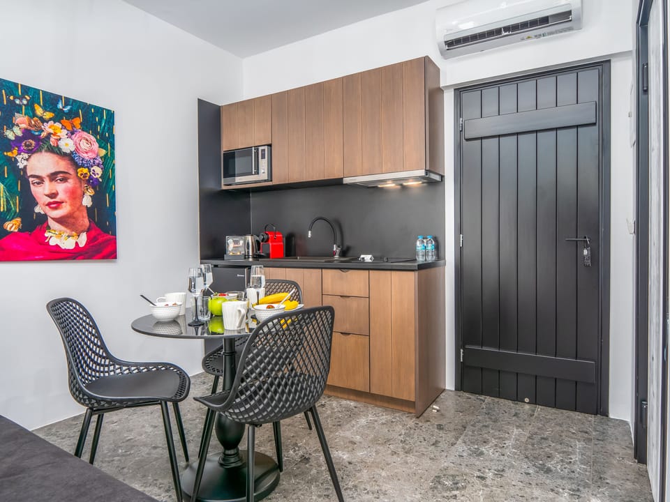Junior Suite | Private kitchen | Espresso maker, coffee/tea maker, electric kettle
