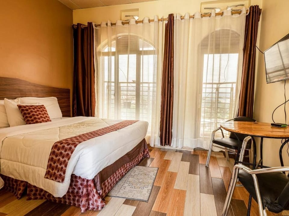 Single Room, Balcony, City View | Soundproofing, WiFi (free)