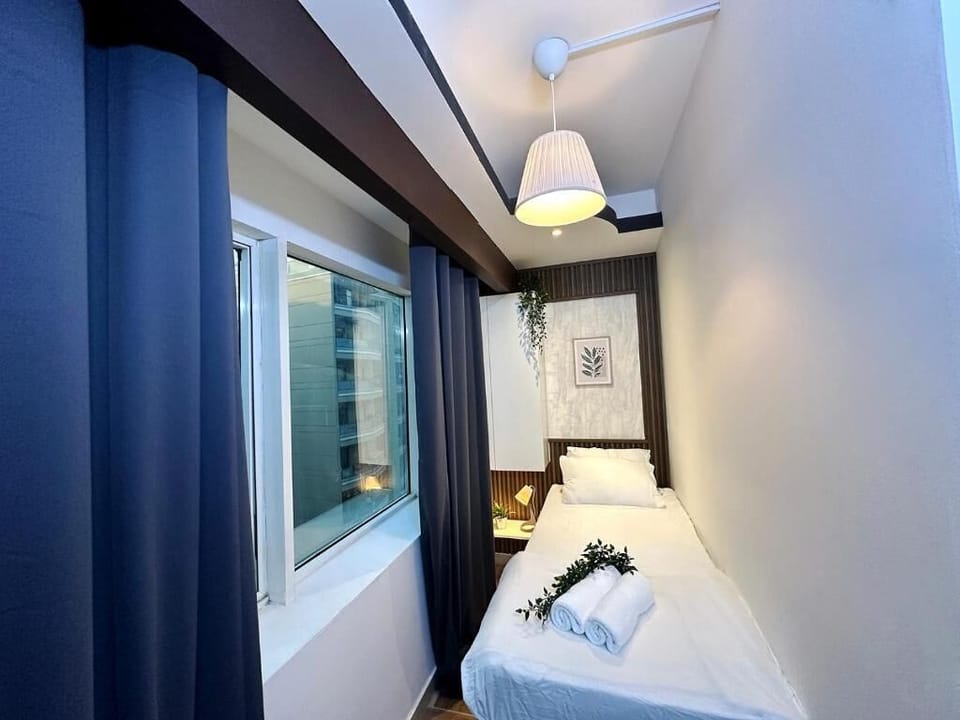 Desk, laptop workspace, iron/ironing board, free WiFi