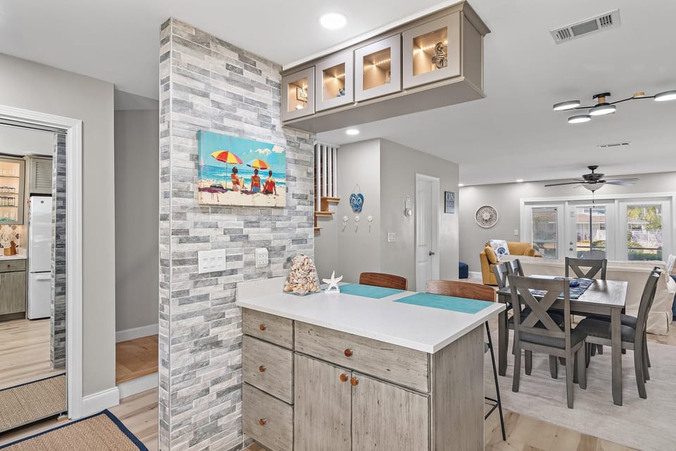 House, Multiple Beds (Misty Cove 206- Misty Cove Escape) | Dining