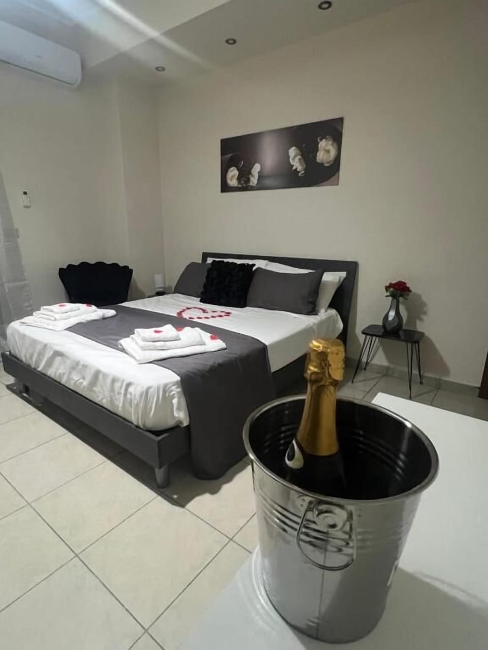 Suite Incanto | Minibar, blackout drapes, soundproofing, iron/ironing board