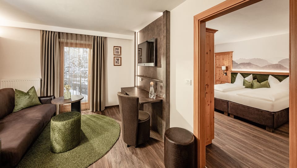 Suite | Minibar, in-room safe, desk, blackout drapes