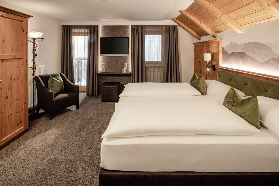 Superior Double or Twin Room, Balcony | Minibar, in-room safe, desk, blackout drapes