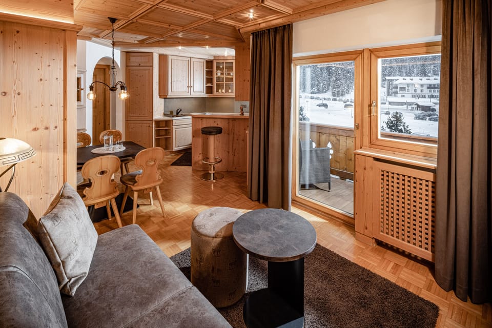 Deluxe Apartment, 1 Bedroom | In-room safe, desk, laptop workspace, blackout drapes