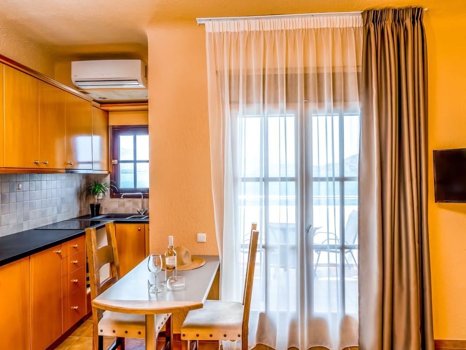 Suite, 1 Bedroom | Private kitchen | Fridge, stovetop, electric kettle, toaster
