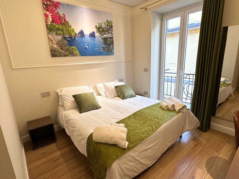 Comfort Double or Twin Room | In-room safe, desk, laptop workspace, blackout drapes