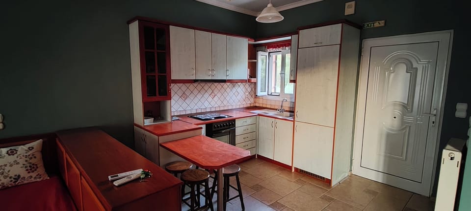 Superior Studio | Private kitchen | Coffee/tea maker, electric kettle, cookware/dishes/utensils