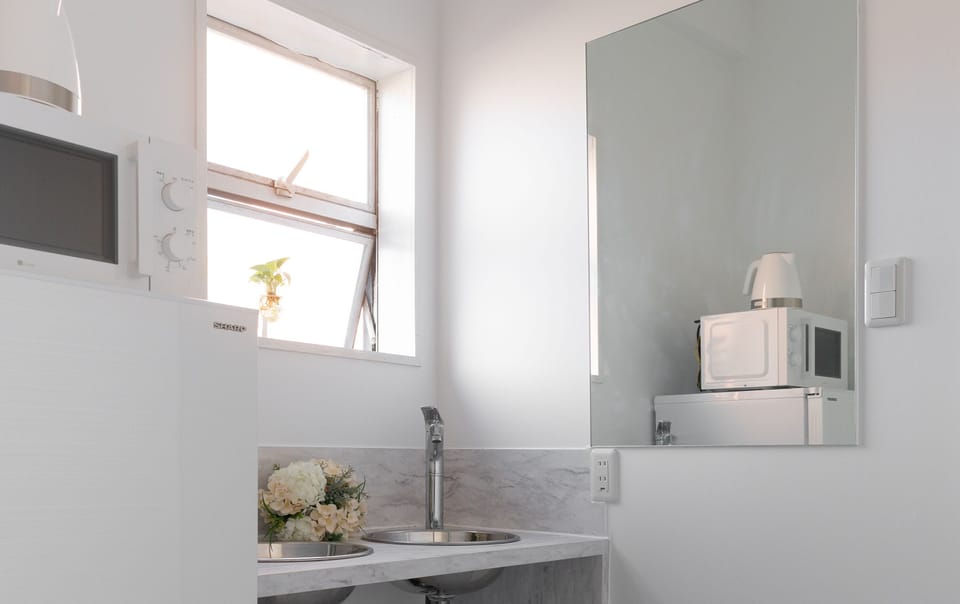 Penthouse | Bathroom | Shower, free toiletries, hair dryer, slippers