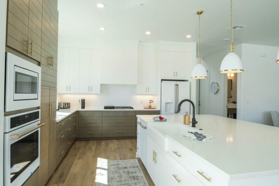 Luxury House, Patio, Mountain View | Private kitchen