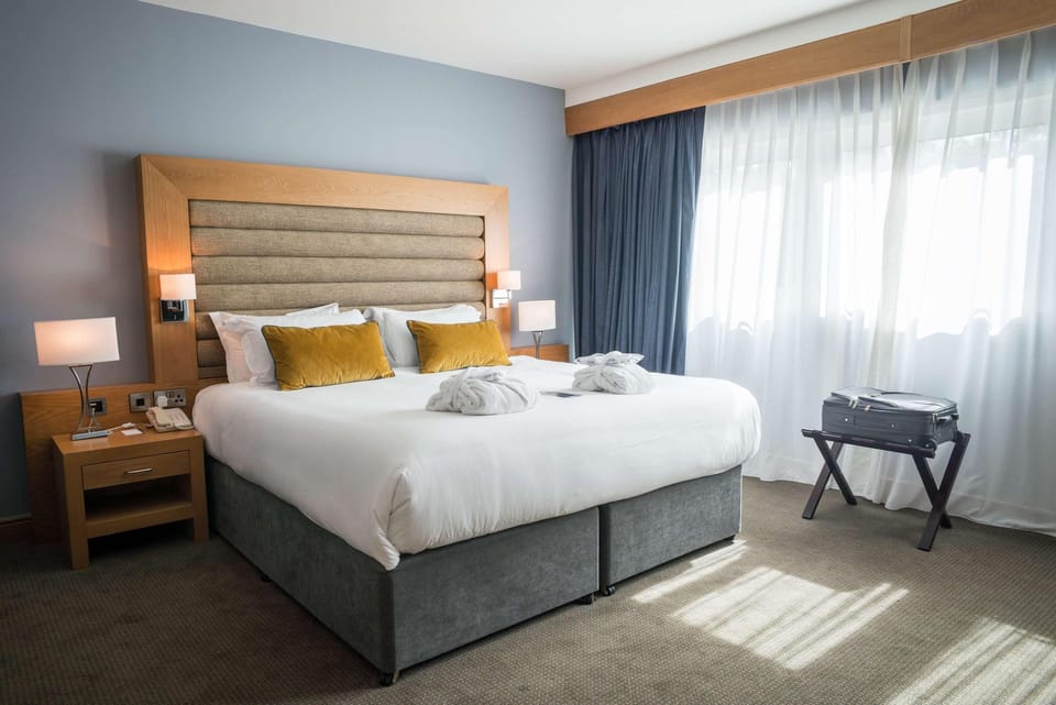 Premium Room | Hypo-allergenic bedding available, in-room safe, desk, blackout drapes