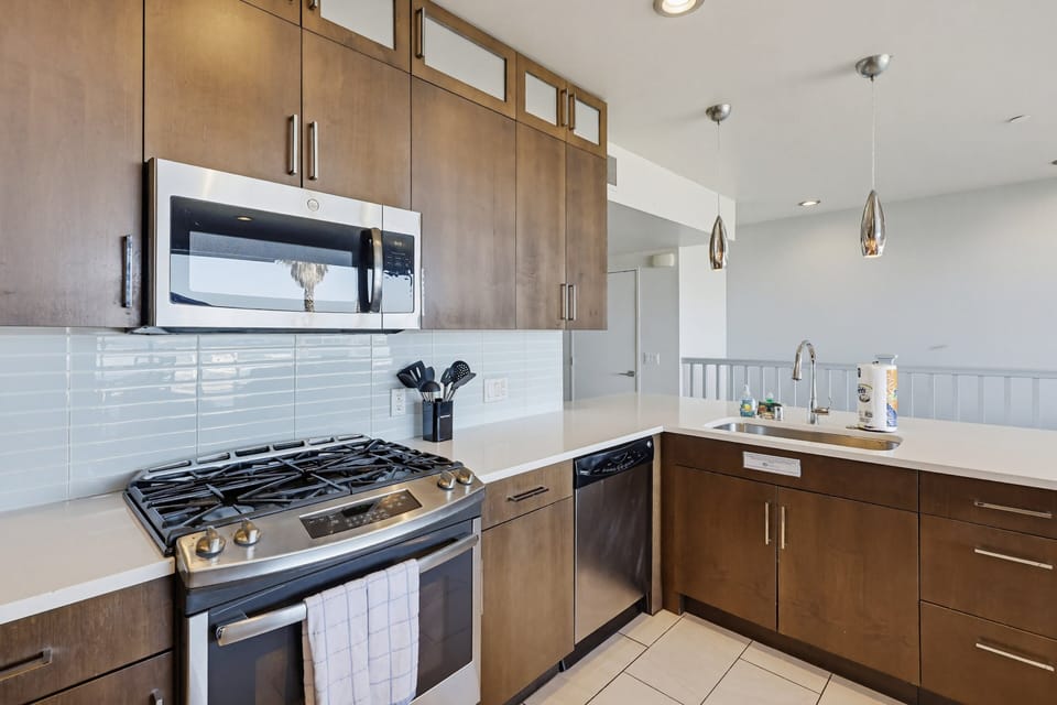 Condo, Multiple Beds, Balcony, Ocean View | Private kitchen