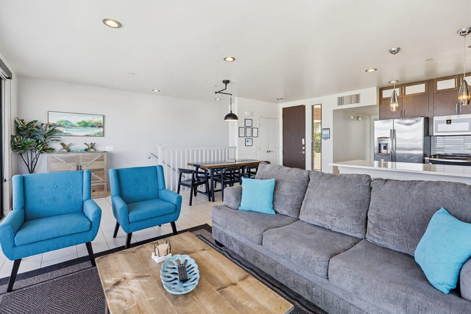 Condo, Multiple Beds, Balcony, Ocean View | Living area
