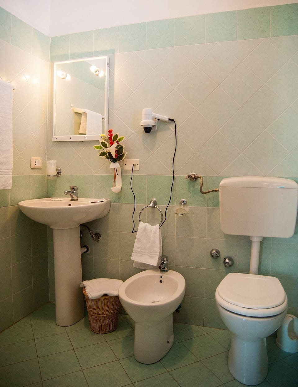 Economy Double or Twin Room, Balcony | Bathroom | Shower, free toiletries, hair dryer, towels