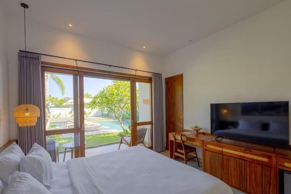 Double Room, Pool View | Iron/ironing board, free WiFi