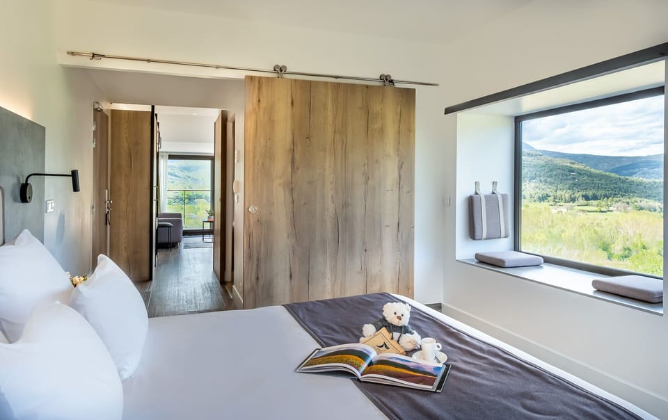 Suite (Olive) | Premium bedding, minibar, in-room safe, desk