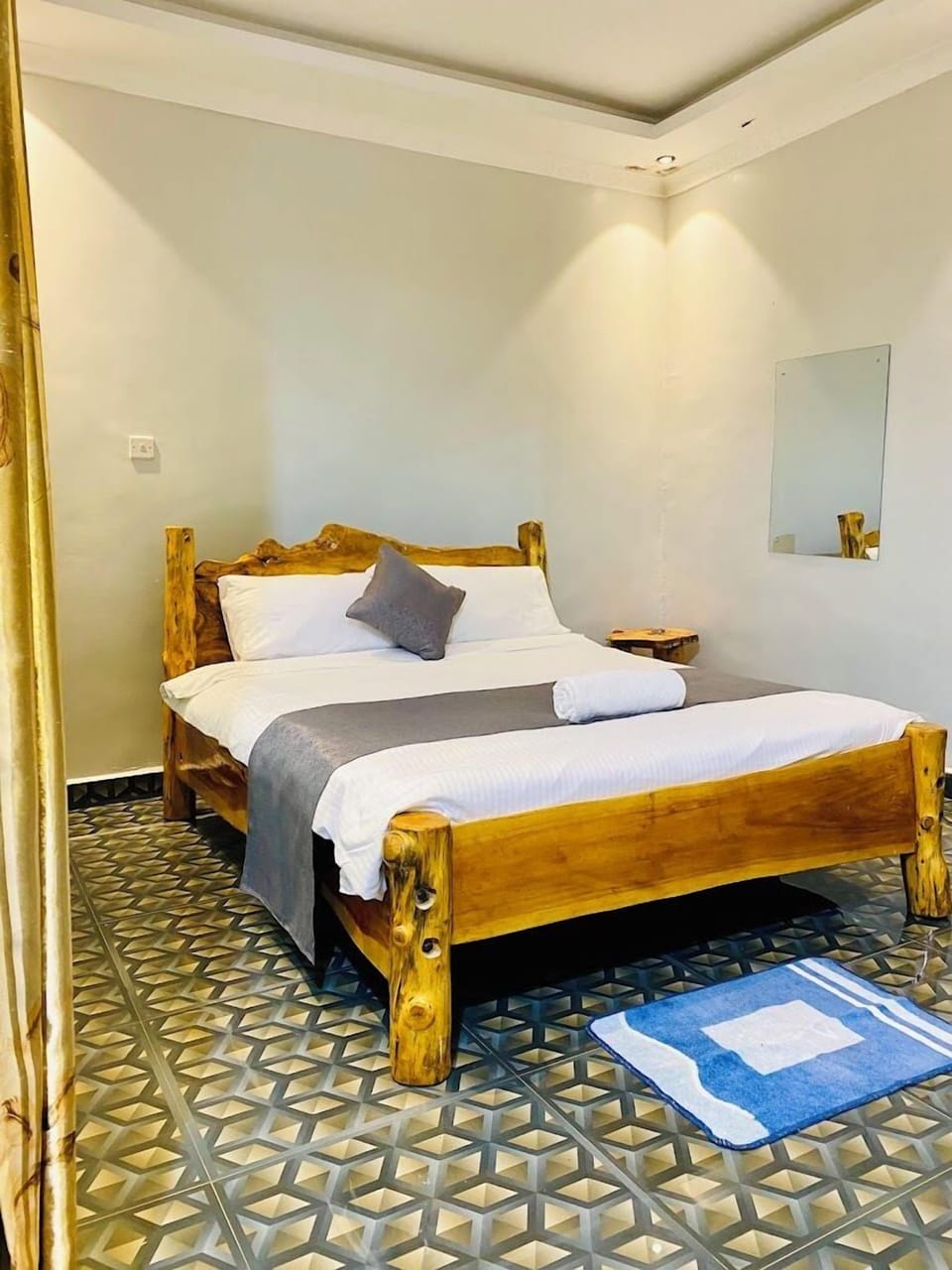 Deluxe Single Room | Free WiFi, bed sheets