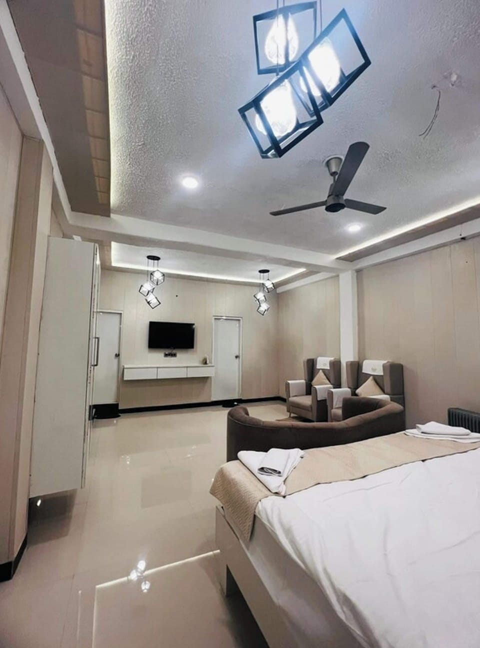 Family Double Room, Air conditioning | Hypo-allergenic bedding, desk, soundproofing, free WiFi