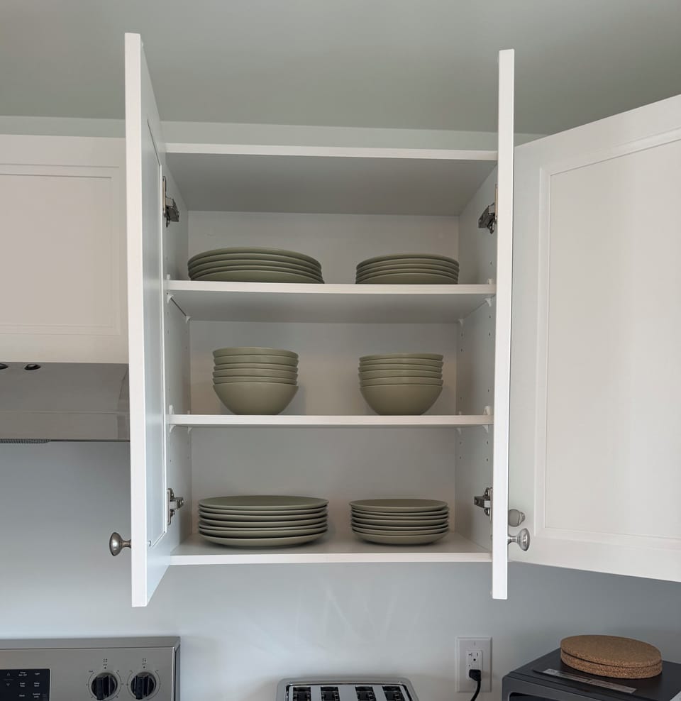 Executive Cottage | Memory foam beds, iron/ironing board (on request), WiFi (free)