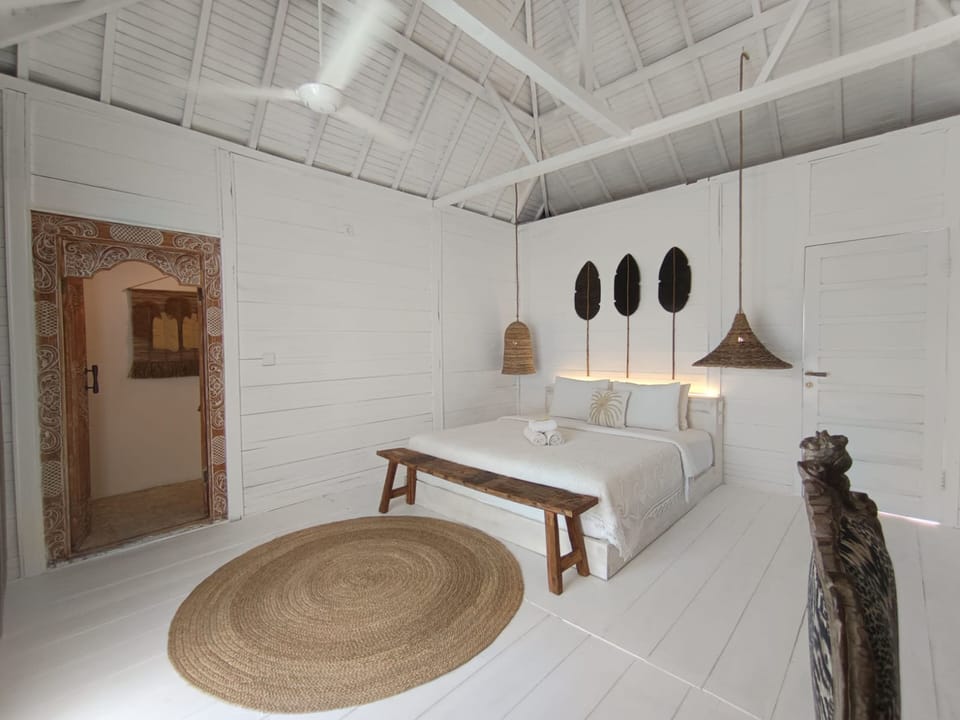Signature Suite, Pool View | In-room safe, desk, free WiFi, bed sheets