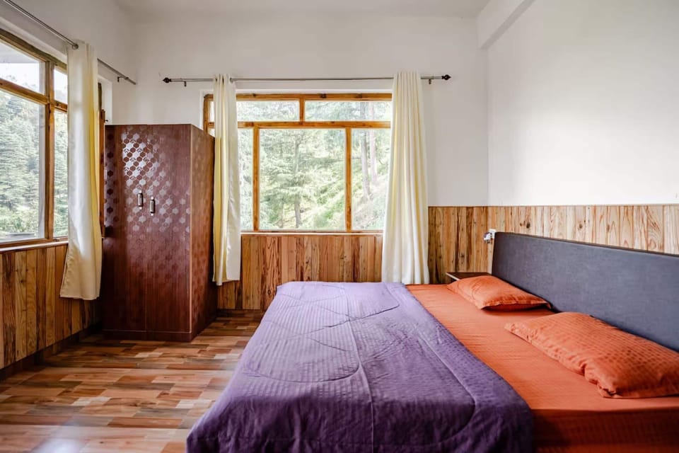 Luxury Room | Free WiFi, bed sheets