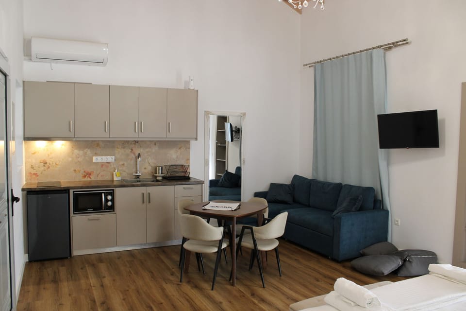 House | 1 bedroom, desk