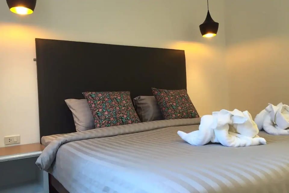 Double Room, Private Bathroom | Desk, free WiFi, bed sheets