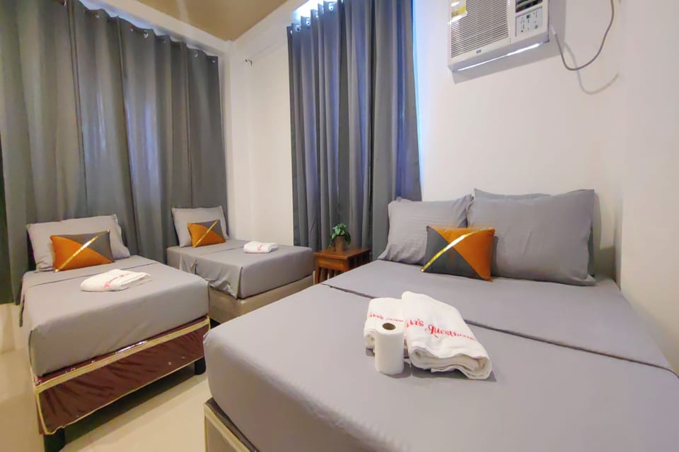 Family Room | Desk, iron/ironing board, free WiFi, bed sheets