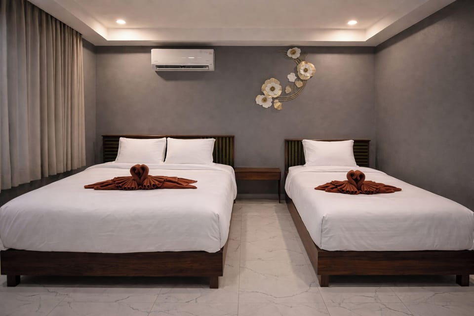 Triple Room | In-room safe, desk, blackout drapes, free WiFi