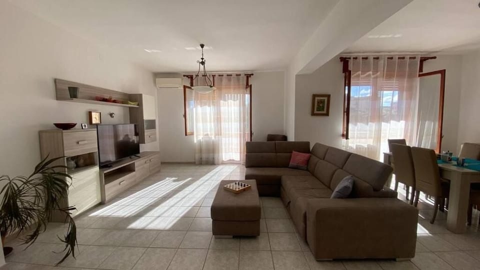 Apartment | Living area | TV