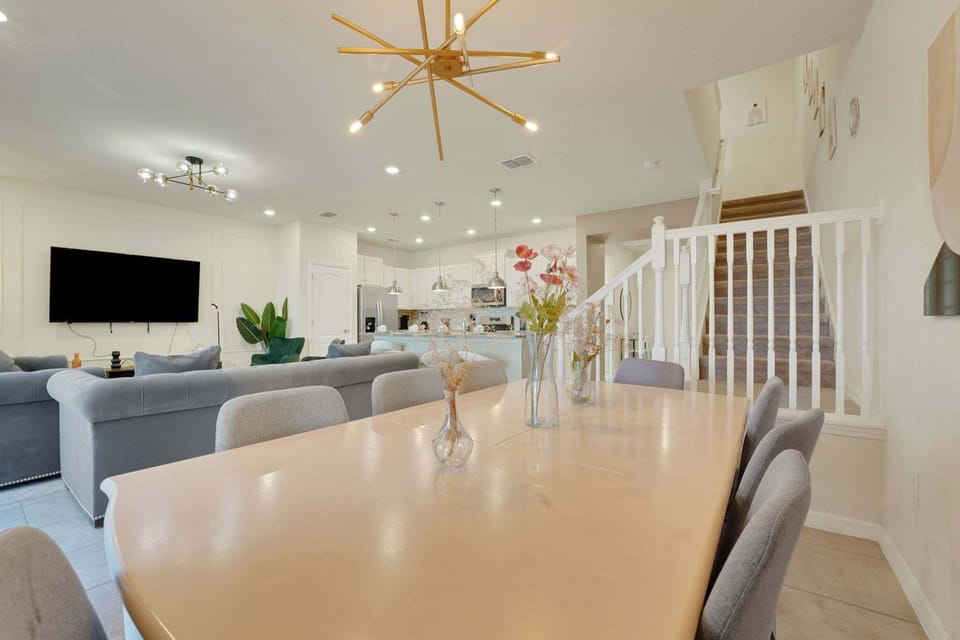 Townhome, 5 Bedrooms | Dining