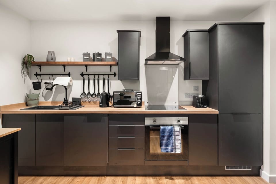 Deluxe Apartment, 2 Bedrooms, Non Smoking | Private kitchen