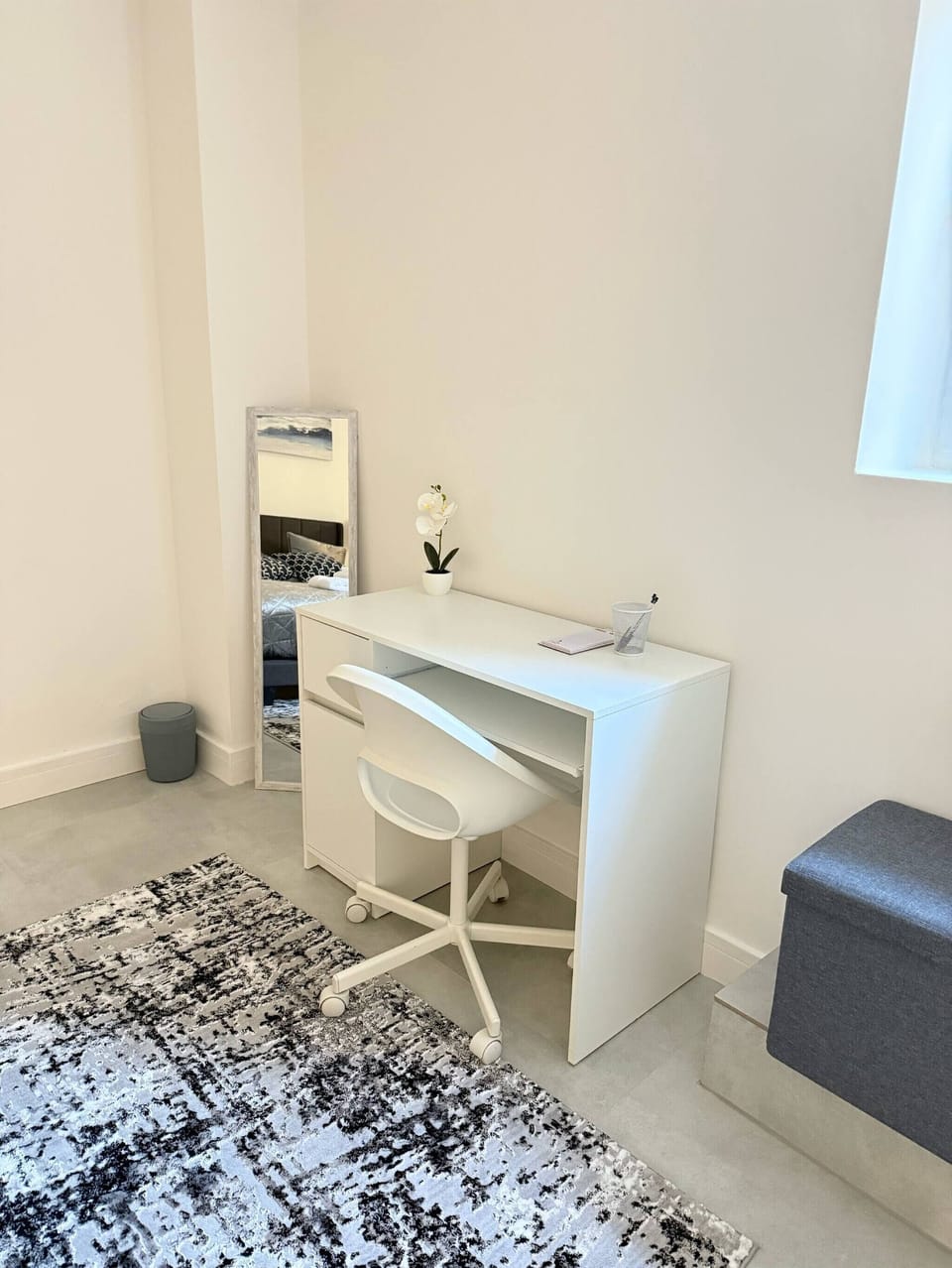 Apartment, 2 Bedrooms, Smoking, City View | Interior