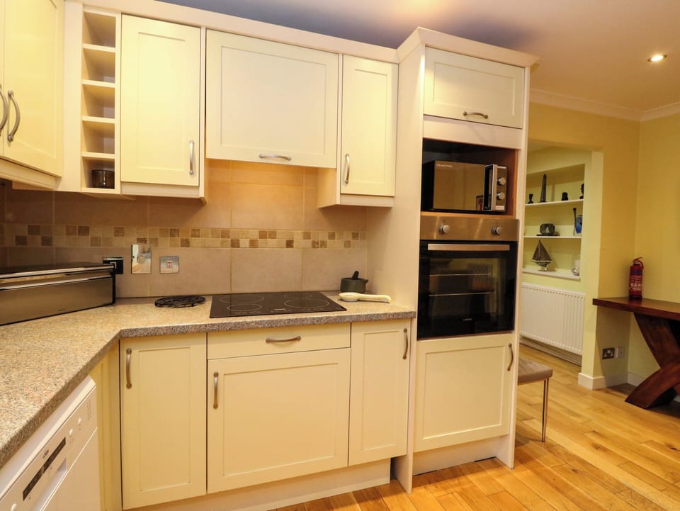 Dishwasher, cookware/dishes/utensils