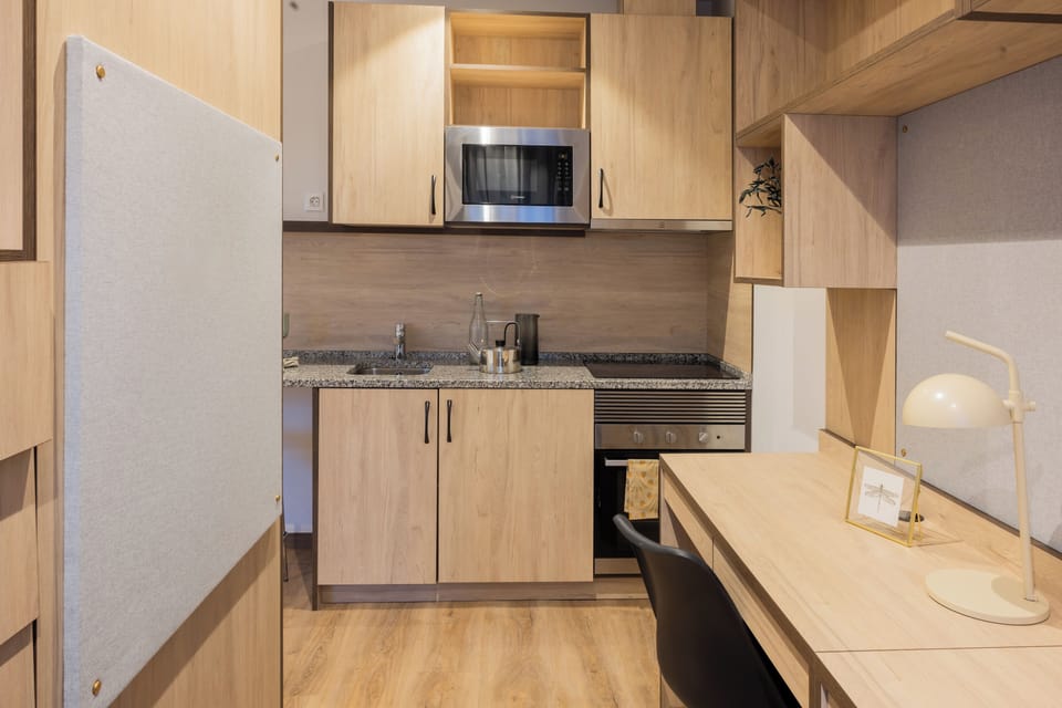 Desk, laptop workspace, soundproofing, free WiFi