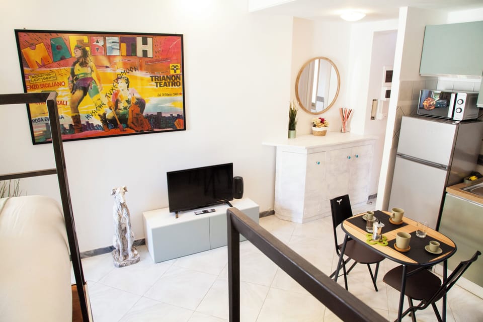 Studio (0 Bedroom) | Living area | 32-inch TV with cable channels