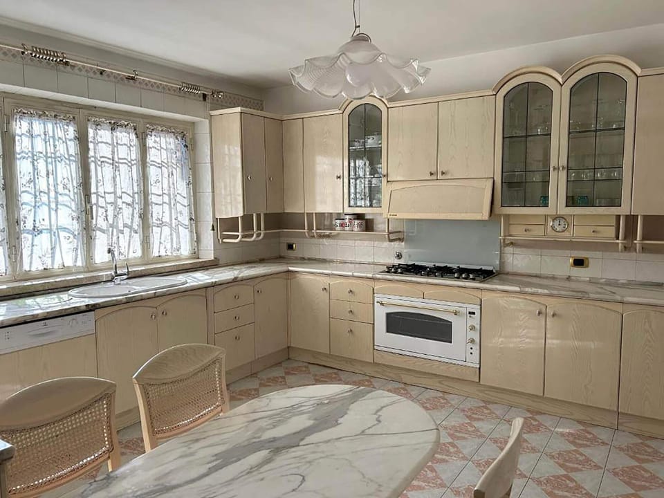 Villa | Private kitchen | Microwave