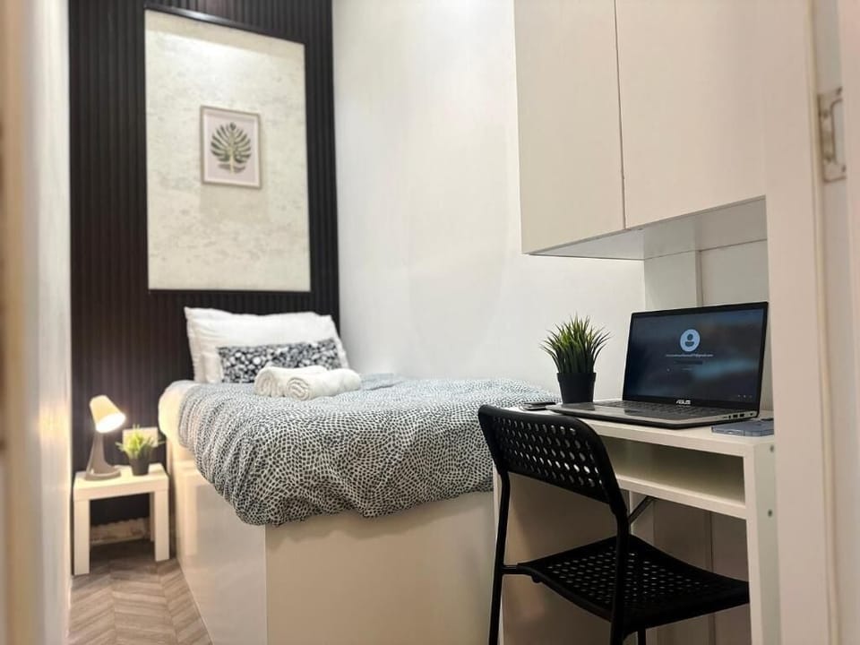 Economy Single Room, Balcony | Iron/ironing board, free WiFi